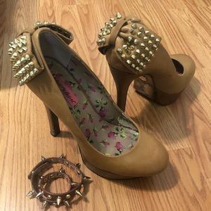 Betsey Johnson Zingerr platform gold spike heels
